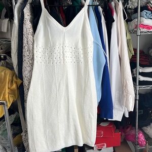 Elegant White Sleeveless Dress